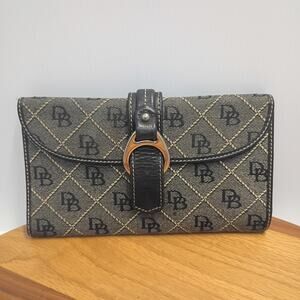 Women's Dooney & Bourke Signature Jacquard Trifold clutch Wallet Grey Black Red